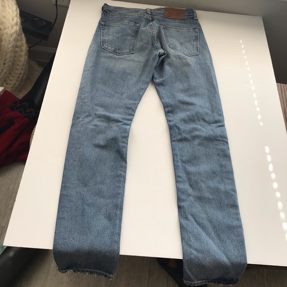 Levis high waisted distressed knee jeans - Picture 5 of 8